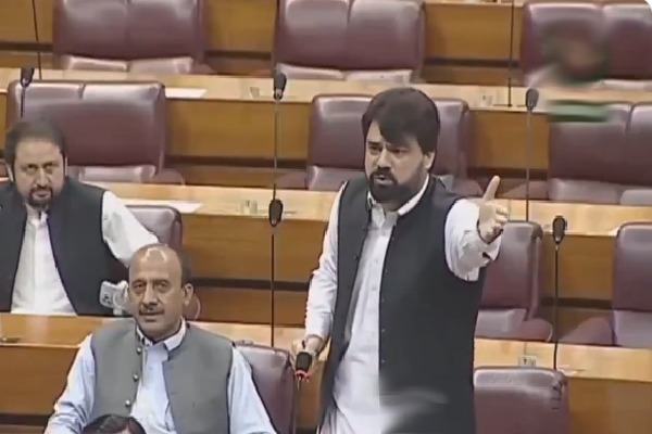 Pakistan MPs Criticize Sharif Amidst Indias Cross Border Attacks