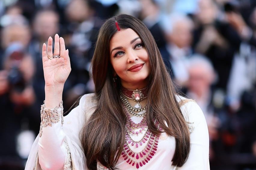 In the wake of India's 'Operation Sindoor', Aishwarya Rai stunned at Cannes with 'sindoor' accentuating her hair parting
