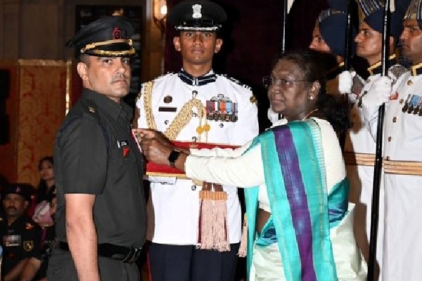 Supreme sacrifice of soldiers recognised with Kirti Chakra and Shaurya Chakra