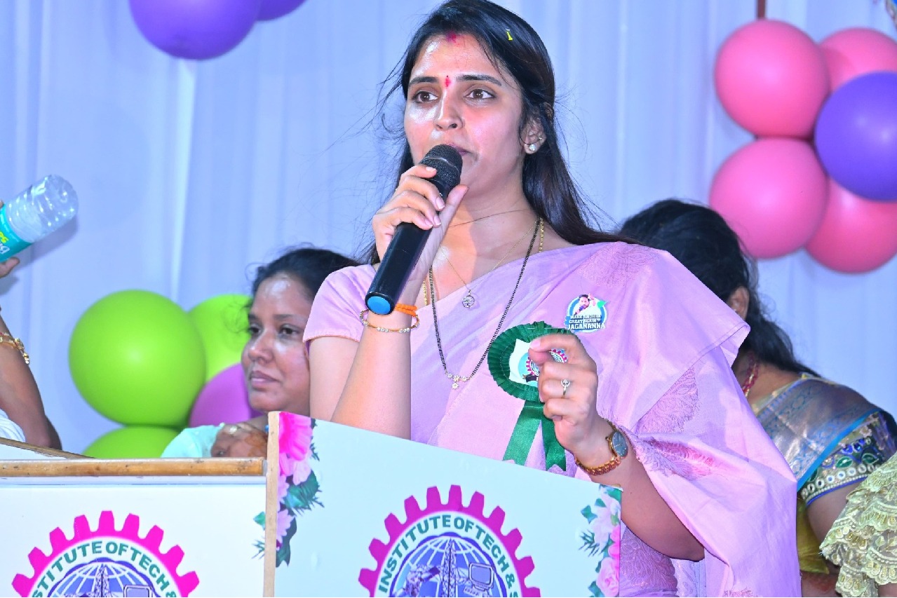 Anchor Syamala Condemns Arrest of Kakani Govardhan Reddy as Political Vendetta