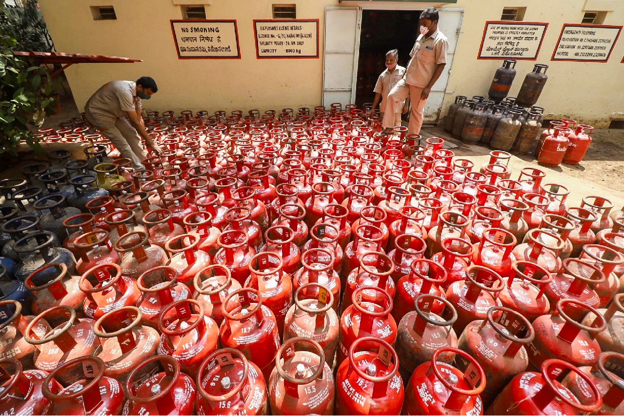 India delivers LPG to over 33 crore consumers after booking within hours: Hardeep Puri