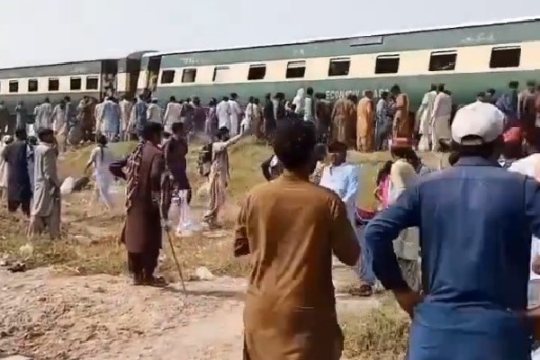 Six coaches of Jaffar Express derail after explosion in Pakistan's Balochistan