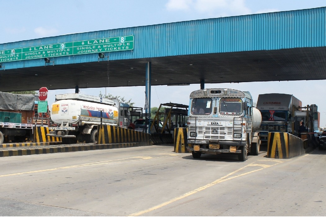 Centre launches Rs 3,000 FASTag annual pass for cars to ease highway drive