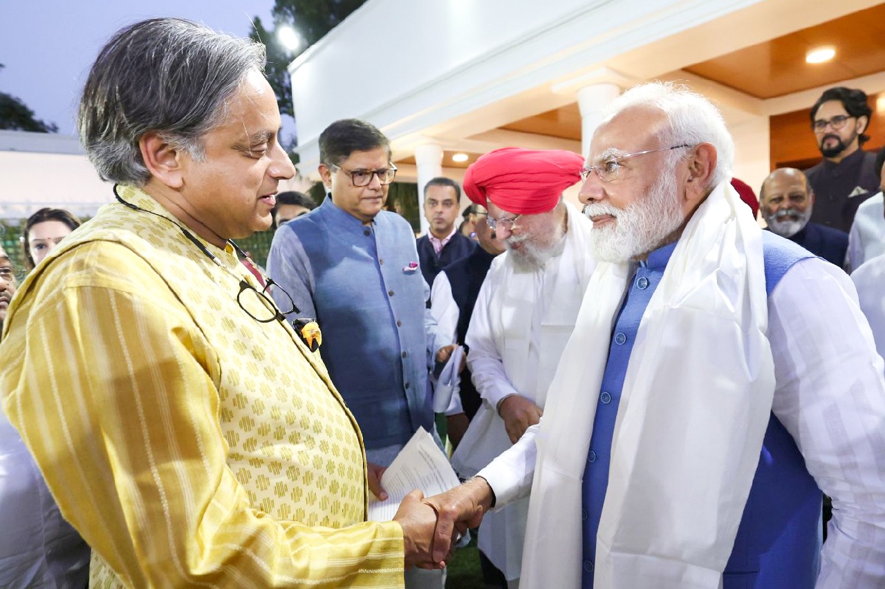 Have difference of opinion with the Congress leadership, reveals Shashi Tharoor