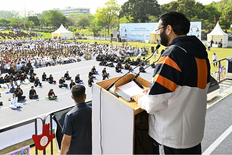 Kurukshetra: Haryana CM leads one lakh to perform yoga in land of Lord Krishna (Ld)
