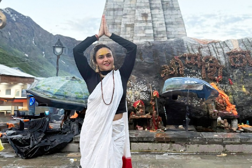 Amruta Khanvilkar visits Kedarnath Temple to celebrate  International Yoga Day
