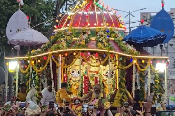 Centuries-old Lord Jagannath Rath Yatra celebrated in Kashi, lakh of devotees participate