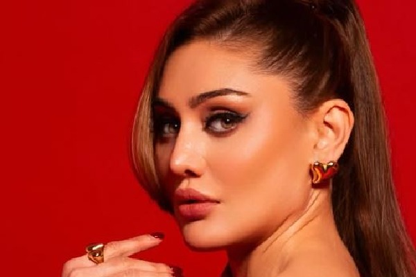 Celebrities in disbelief over untimely demise of Shefali Jariwala