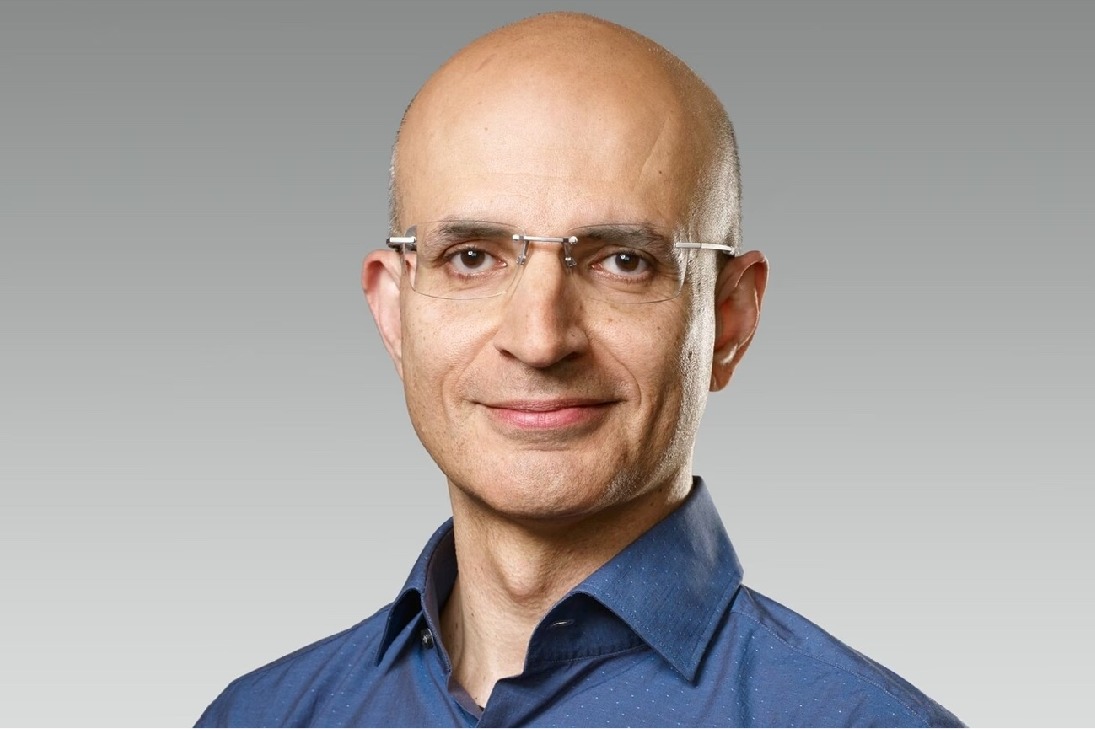 Apple appoints Indian-origin Sabih Khan as new chief operating officer