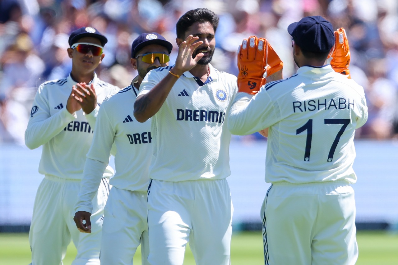 3rd Test: Pant receiving treatment at the moment after being hit on left index finger, says BCCI