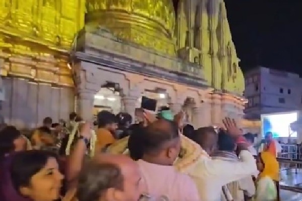 First day of Sawan: Devotees throng temples in Kashi, Haridwar