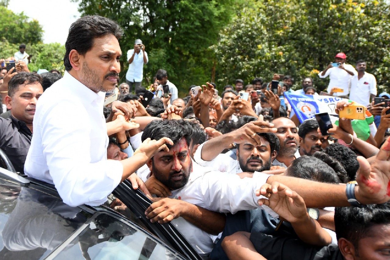 Jagan hits the roads to trigger political heat in Andhra Pradesh