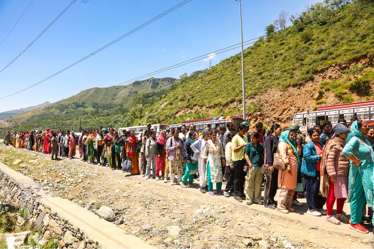 Amarnath Yatra: Over two lakh devotees have 'darshan', fresh batch of 6143 leaves for Kashmir