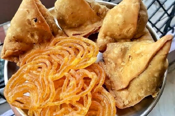 Warning boards for samosas & jalebis: A big step to curb obesity in India, say experts