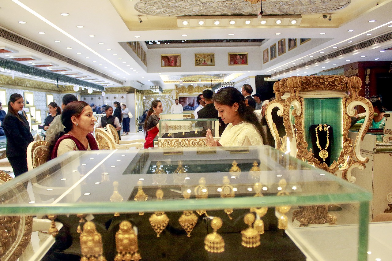 Gold, silver prices decline amid global tariff uncertainty