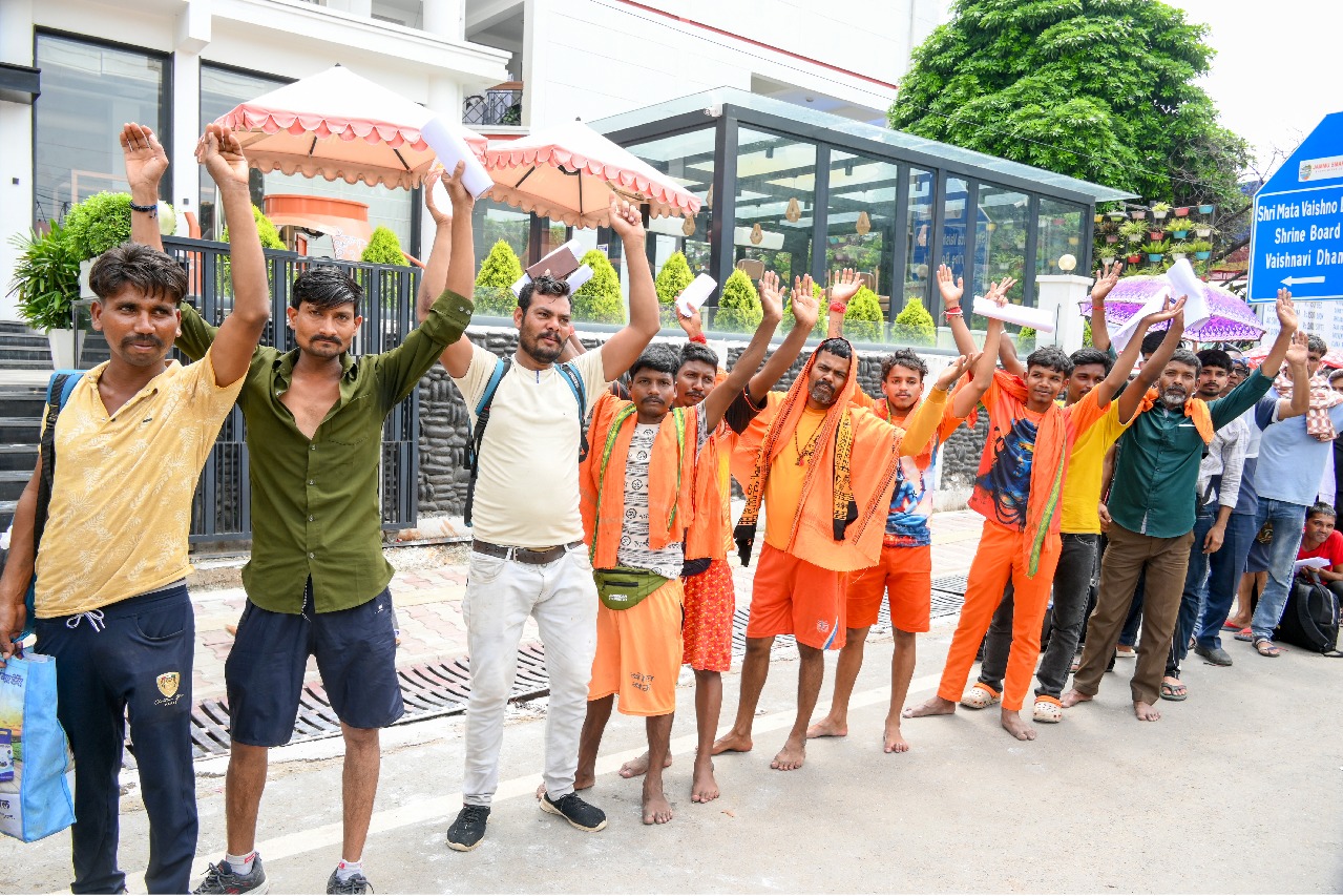 Amarnath Yatra resumes from Jammu as 7,908 leave for Kashmir
