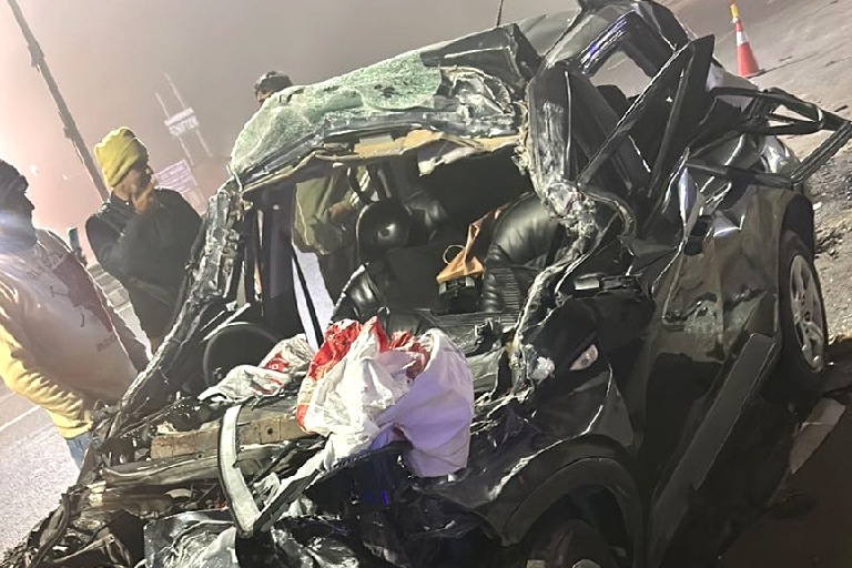Four killed as car rams into truck on Hyderabad ORR