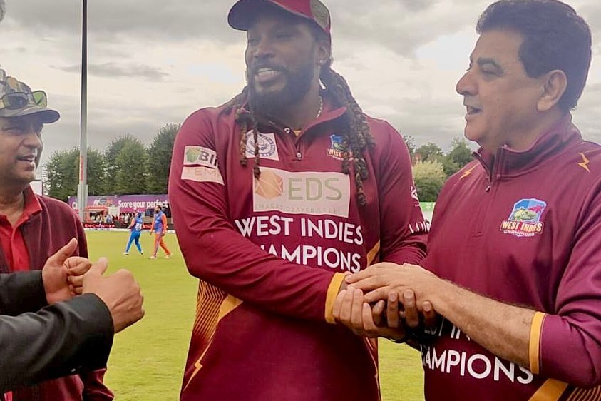 Cricket legends Harbhajan, Raina and Bravo celebrates with West Indies Champions