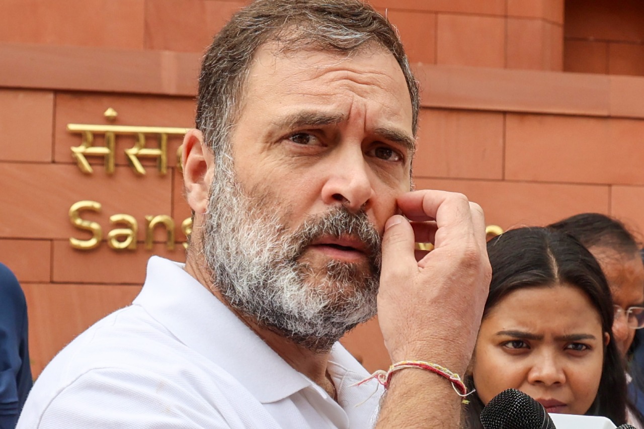 SC extends relief for Rahul Gandhi in Veer Savarkar defamation case