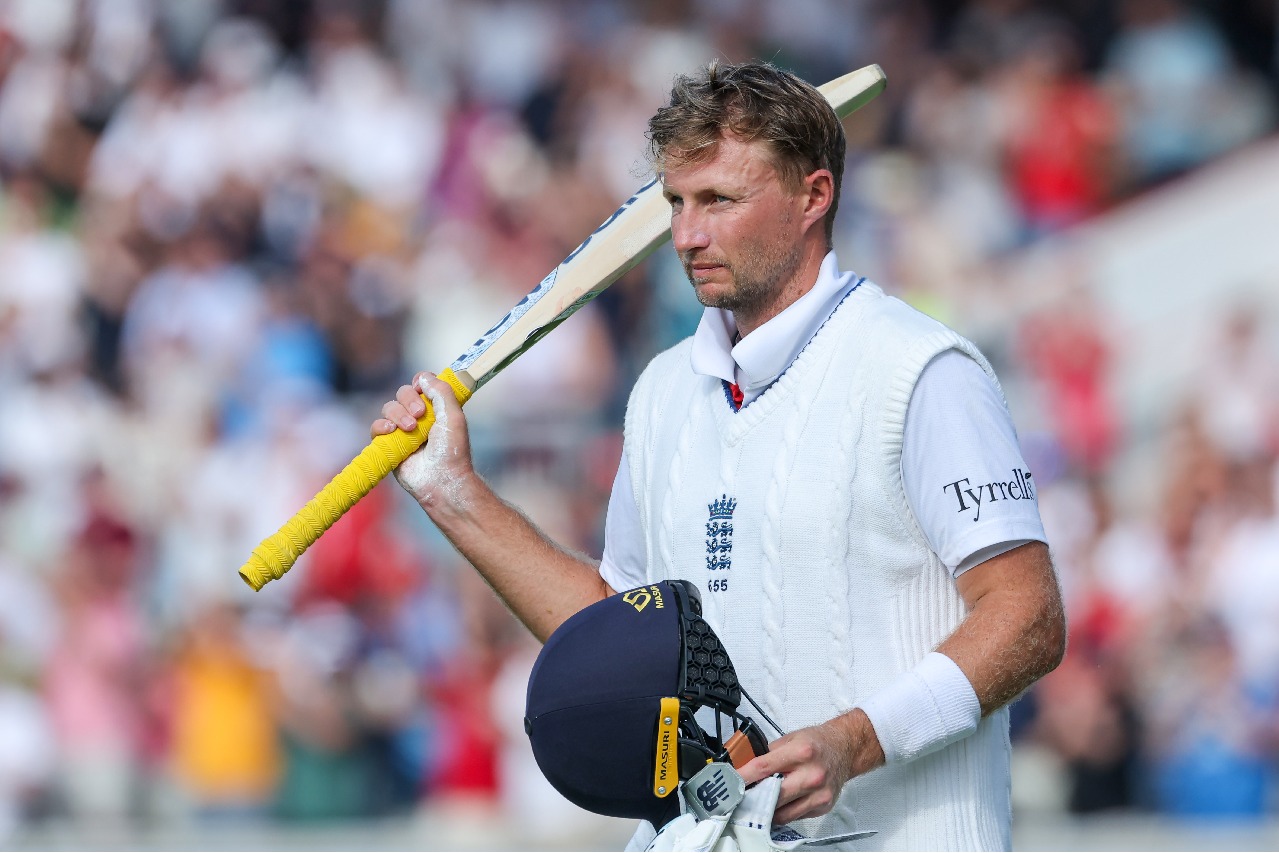 4th Test: Root makes 150, Stokes unbeaten on 77 as England take 186-run lead over India