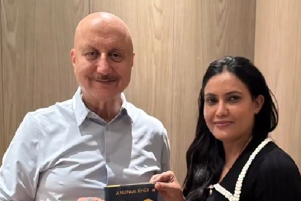 Anupam Kher feels honoured to meet Indian Army’s Colonel Sofiya Qureshi, presents her with a special gift