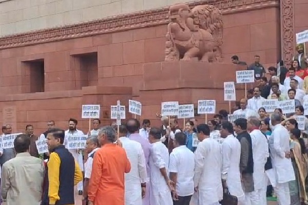 Monsoon Session: NDA protests Islamic cleric's remarks on Dimple Yadav, INDIA bloc rallies against SIR