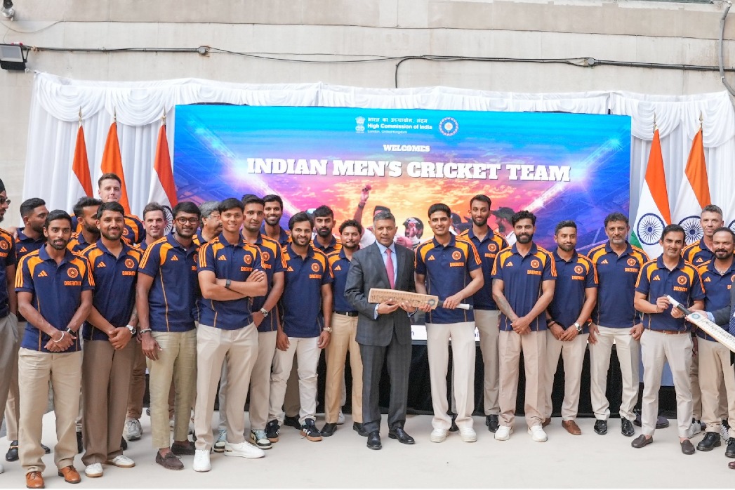 'An evening to remember': Gill & Co. present signed bat to Indian High Commissioner in London