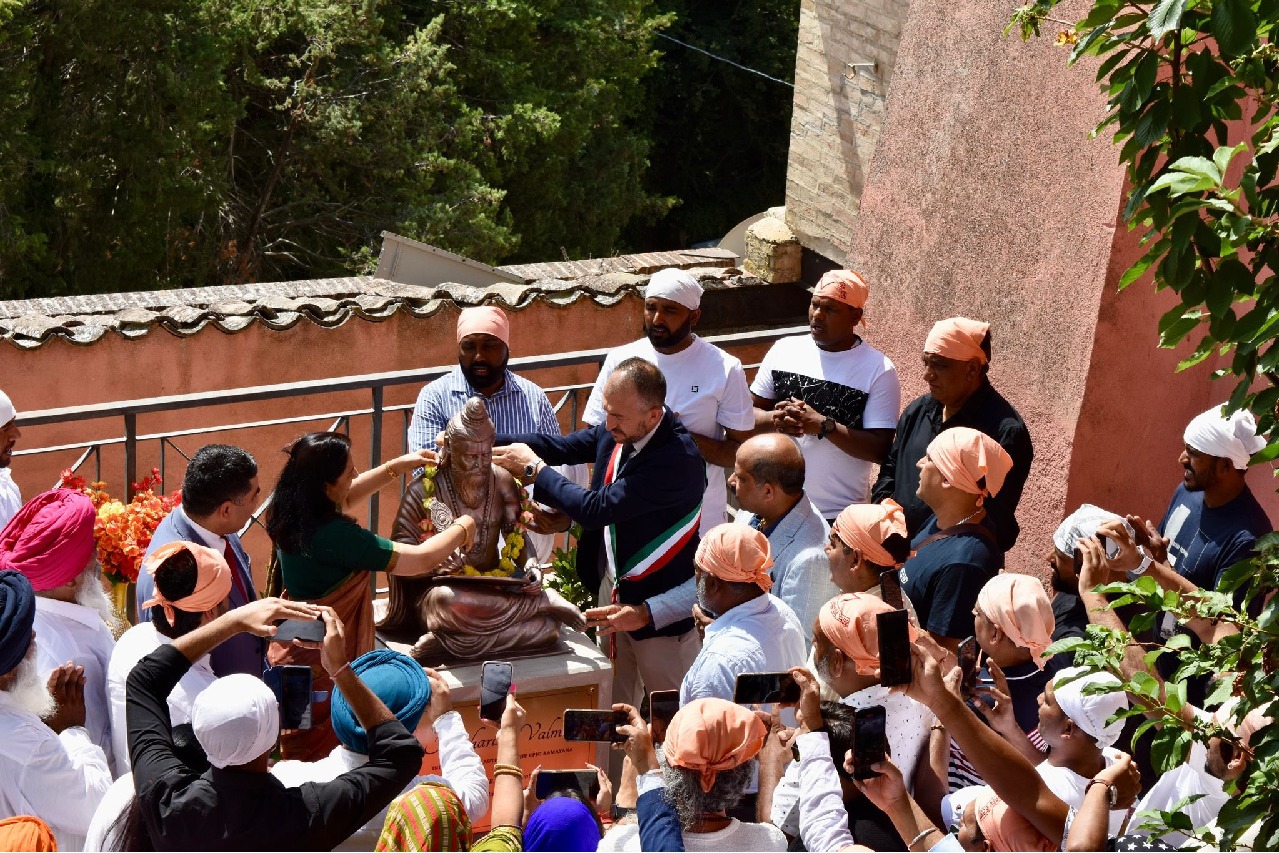 Statue of Maharishi Valmiki, author of Ramayana, inaugurated in Italy
