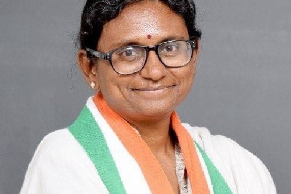 Ahead of padyatra, Congress' T'gana in-charge meets CM Revanth Reddy