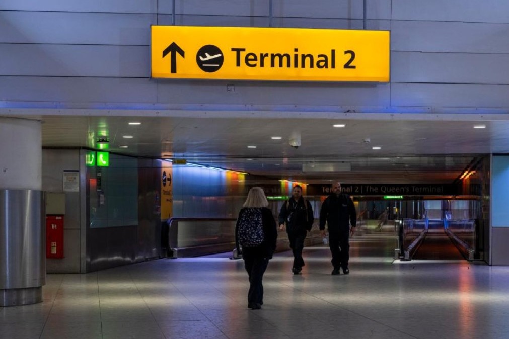 UK air traffic glitch triggers mass disruptions, over 100 flights cancelled