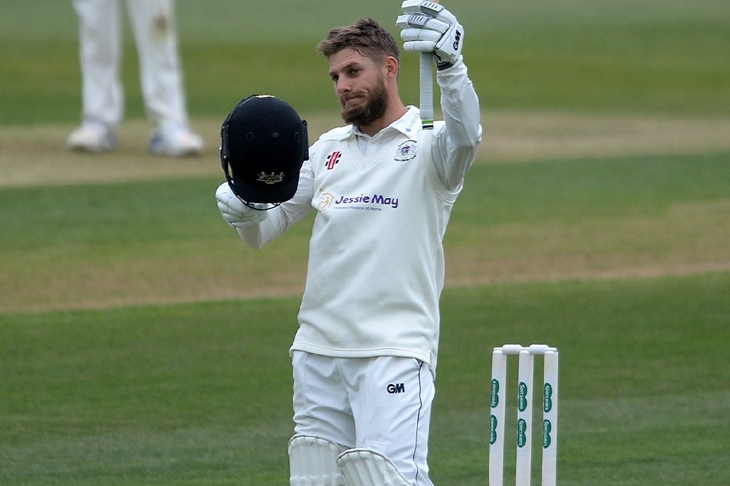 Gloucestershire veteran Chris Dent retires from professional cricket