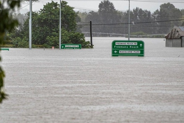 Australia: Emergency search launched for woman swept away in floodwater