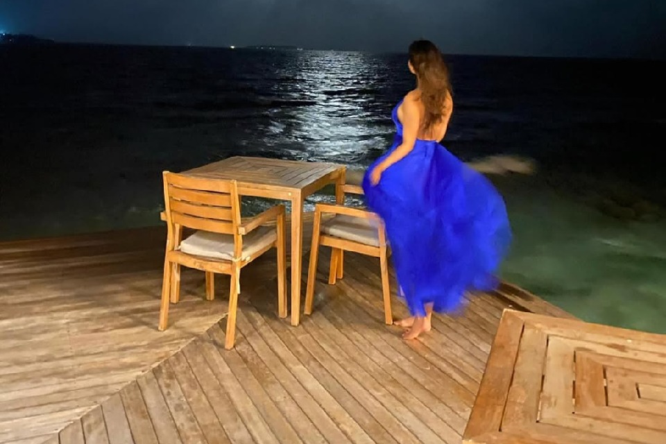 Mouni Roy thanks her buddies this Friendship Day: 'I survived & still living coz of you'