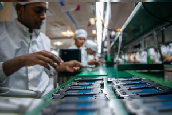 India's smartphone exports hit record $7.72 billion in Q1FY26, Apple leads with $6 billion