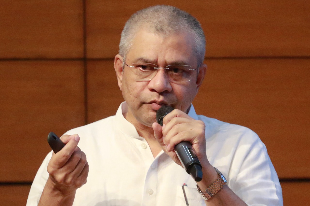 PIB debunks fake news about Union Minister Ashwini Vaishnaw meeting 'Udaipur Files' producer