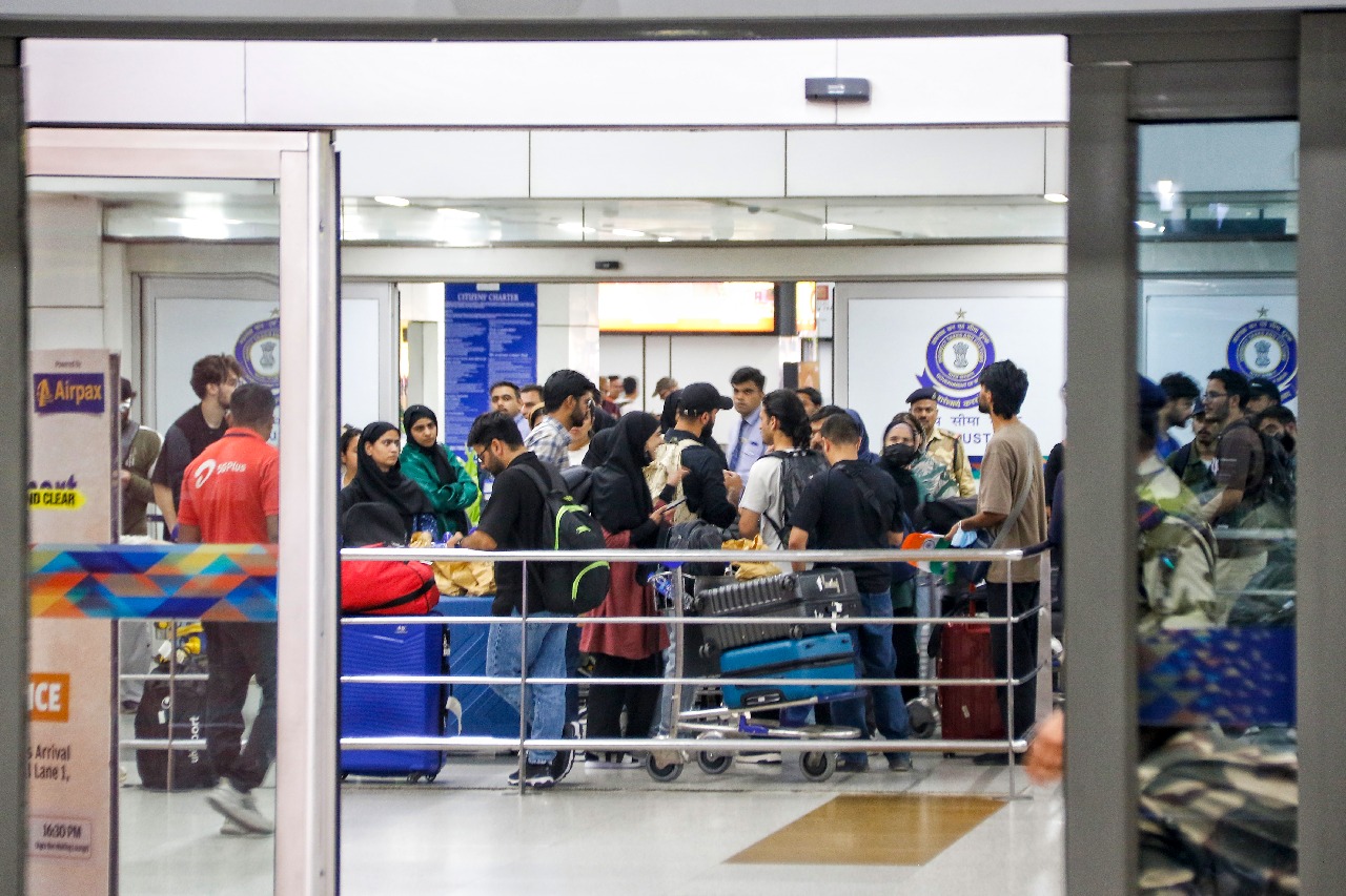 Adverse weather conditions delay over 300 flights at Delhi Airport