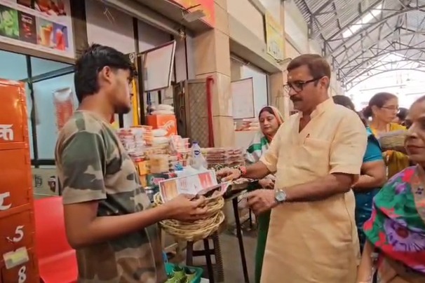 Varanasi: Kashi Vishwanath temple bans plastic; move welcomed by devotees, local shopkeepers