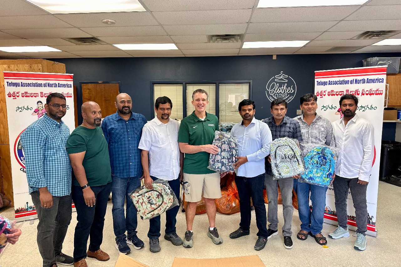 డాలస్ లో తానా ఆధ్వర్యంలో పేద విద్యార్థులకు  స్కూలు బ్యాగ్యుల పంపిణీ
