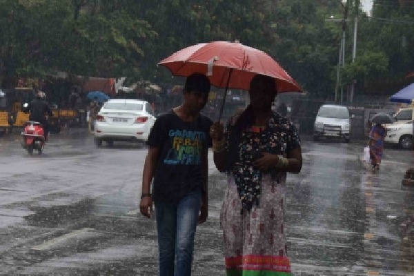 Heavy rain lashes Telangana, red alert for entire state