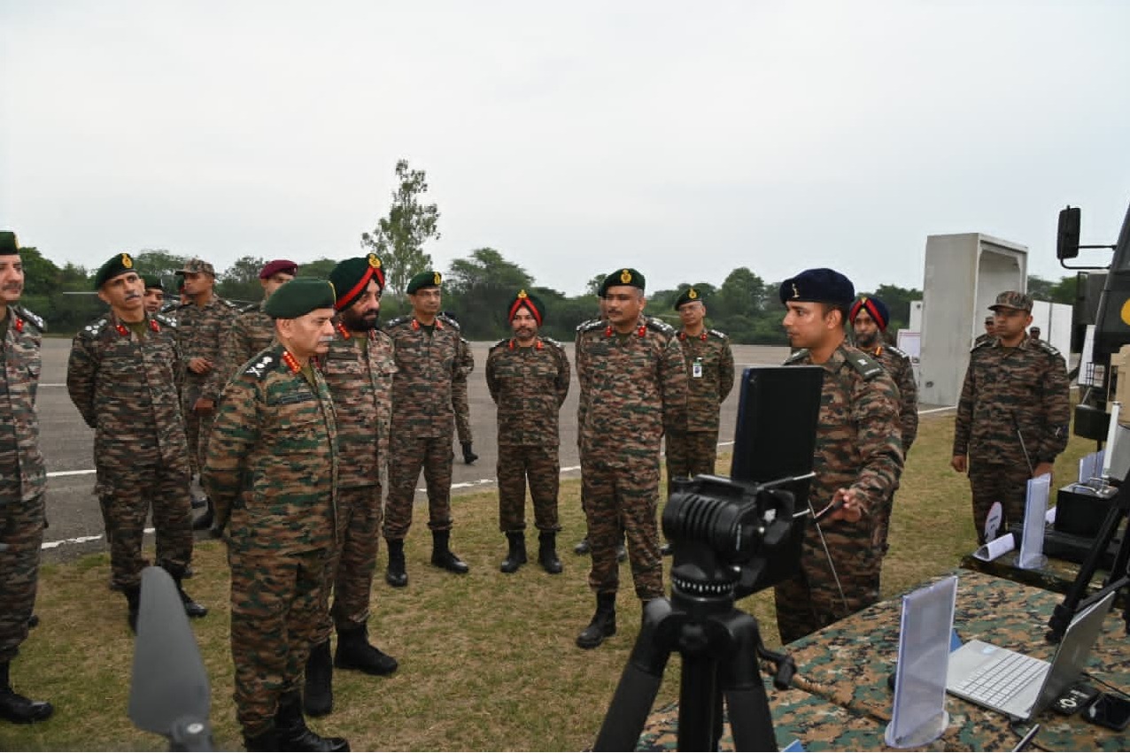 Army chief visits Chetak Corps in Bathinda