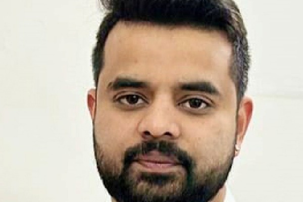 Actor Darshan, Prajwal Revanna refuse to attend Independence Day celebrations in jail