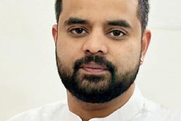 Actor Darshan, Prajwal Revanna refuse to attend Independence Day celebrations in jail