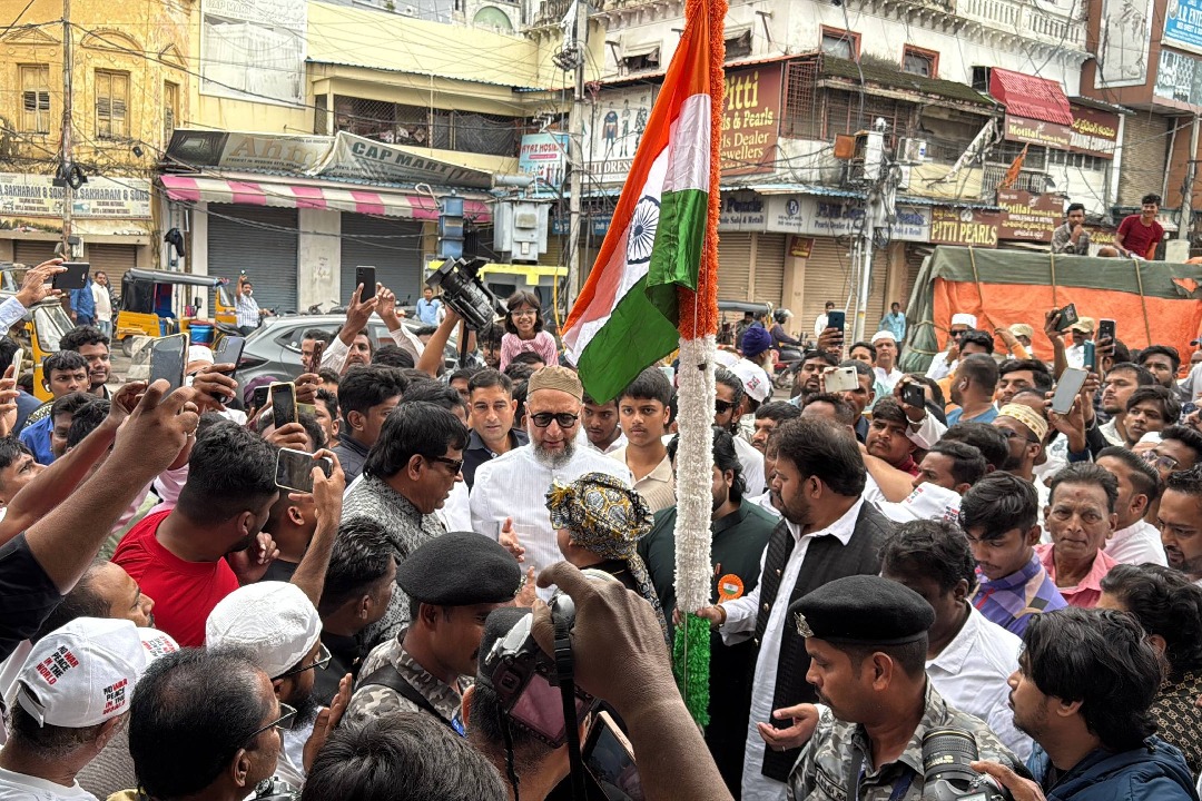 Owaisi brothers hoist Tricolour in Hyderabad on I-Day