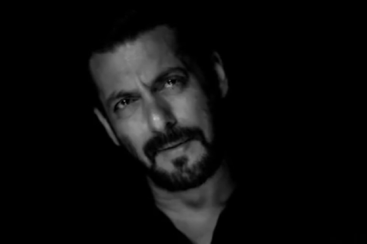 Salman Khan treats with his soulful rendition of 'Sare Jahan se Accha' this Independance Day