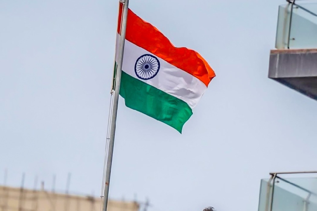 Shah Rukh Khan makes a special appearance with son AbRam on Independence Day