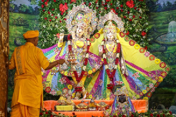 Nation celebrates Janmashtami with devotion; seers call for love, harmony