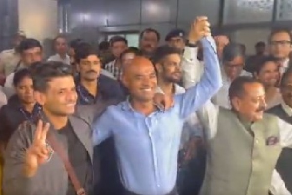 CM Rekha Gupta, Union Minister Jitendra Singh receive astronaut Shubhanshu Shukla at Delhi airport