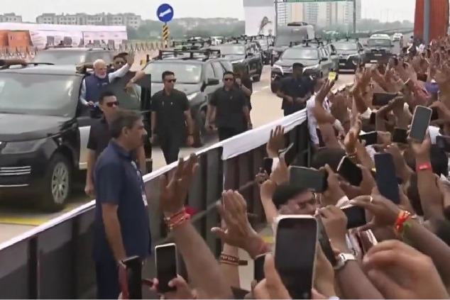 Highway projects' inauguration: PM Modi holds roadshow in Delhi