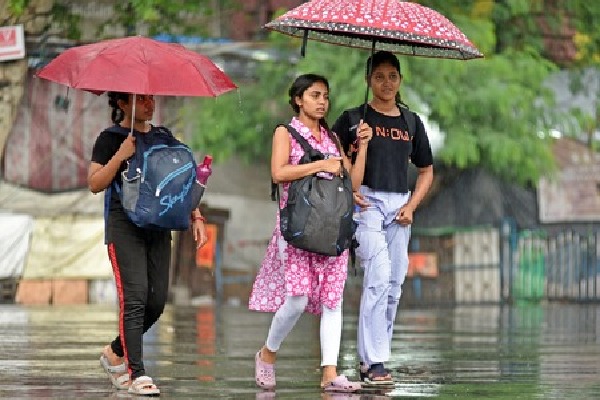 Heavy rain in coastal Andhra, low-pressure in Bay of Bengal likely to intensify