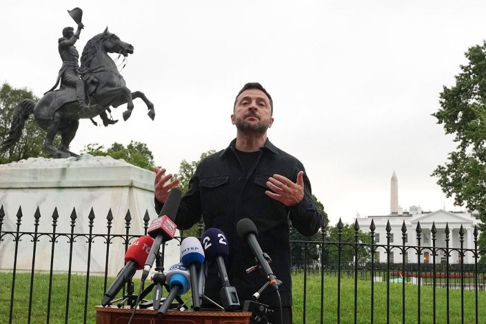 Zelensky pushes for unconditional meeting with Putin